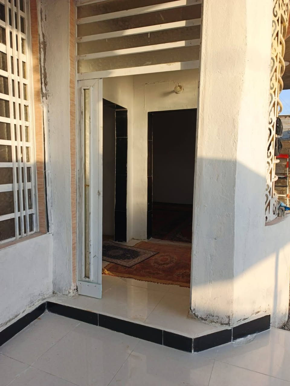 دار للبيع طابو زراعي سند 25 بسمي مساحه 400م كنعان البدعه قرب مدرسة النورين الجديده قرب الحولي الخدمات كامله ماء كهرباء تبليط السعر 85 قابل للمراوس دار ارض دونم الاتصال على الرقم ***********
