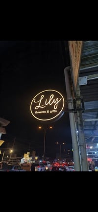 لافتة مضيئة • تشتغل مضبوط • نظيفة