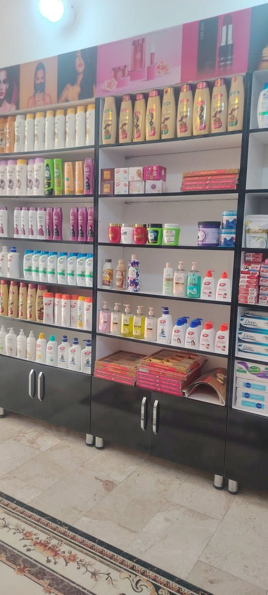 السلام عليكم
للبيع رفوف 
خشب تركي نوع Hdf درجة اولى
 عمق 30 عرض متر
ارتفاع مترين و20سم
انارة + اعلان + خزن 
العدد 20 رف سعر الرف 150
واكو بدون خزن واعلان واناره سعرهم 50 الف
وعندي ميز وسطي جام 
العنوان بغداد منطقة الثعالبه 
#رفوف
#كوزمتك***********
