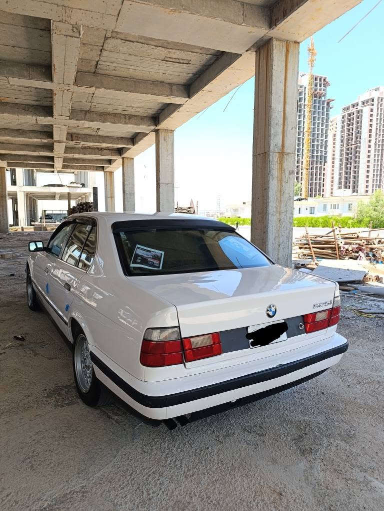 سه ره تا به ناوي خواي گه وره
ئه م BMW  بؤ فرؤشتن 
1991
525 عادي حيزام سبوخ لؤ جواني 

پيشوو پشتي كه پسه بي ليدران 

ارم بلاستيك هه وليره به شه رتي ارموو اوليات و موو سوو براوه ش به شه رت دوو جام كاره با ناو خورفه ي زؤر جوانه ته بريد له سلؤري پيكه به شه رت چوار تاييه و ويلي نويي پيشتوو پشتيم تازه داگرتوه زؤر توندوو تؤله سه ياره ي ماله هي مه عره ز نيه هه موو شتي به شه رت ته قه و 100 دؤلار ببره سلايت نيه 

تكاييه مشته ري ني سه ري خؤتوو منيش مه هيشينه گؤرينه وه ي ناكه
 م ... له هه وليرم... *********** وه تساپي له سه ره 

ادميني گول وه ري گره . أربيل, العراق

