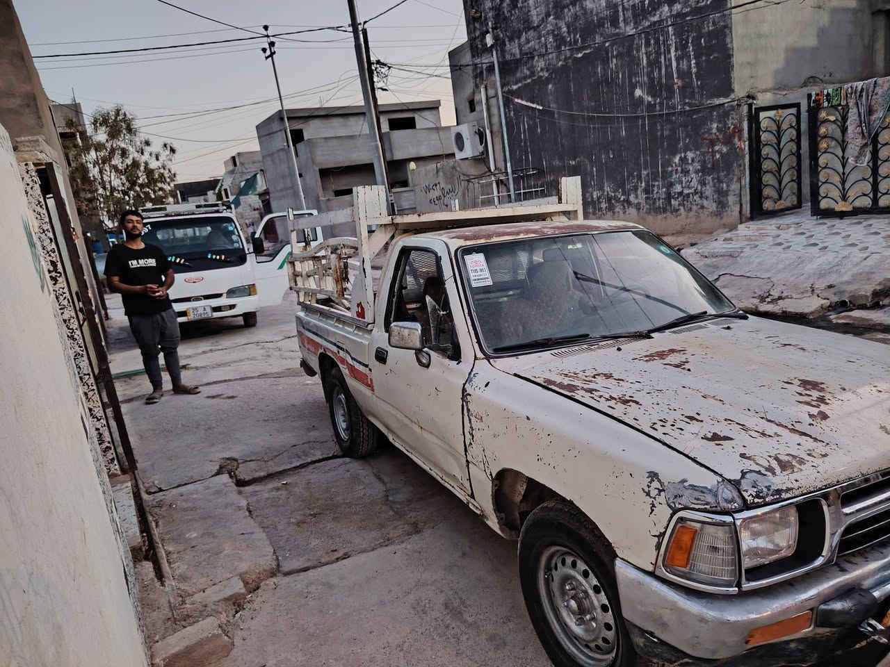 سلام عليكم بيكم  تيوتا موديل  1990   رقم ديالئ   مشروع وطني  الحد 2029 محرك كروسيده شرط لا تبخير وآله تنقيص كهربياته كله شغاله السياره مابيه نقص  تخم تاير  جديد مكان السياره كركوك السعر 38 أو بيه مجال للاتصال عله رقم  ***********
