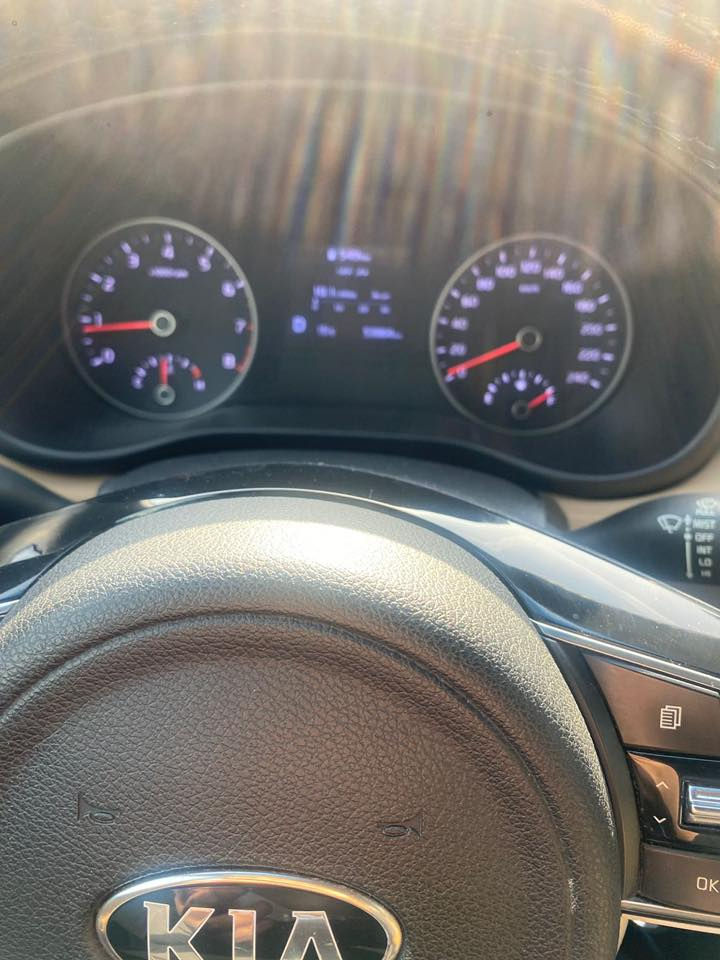 كيا سبورتاج موديل ٢٠٢٠ اللون ابيض خليجي ماشية ٥٣ الف كم محرك ٢٠٠٠ دوش حساسات امامي خلفي كاميرة خلفية كراسي كهرباء تحكمات استيرن جهتين مراية اوتودم شاشة اندرويد تخم تاير جديد لوحات وسنوية لغاية ٢٠٣٠ 
الدعامية الامامية بيها صبغ ورصعة صغيرة بحافة الباب خلف السايق والباقي مكفول من اي شي فتح اوتبديل بالسيارة 
السعر ١٩٠٠٠$ الف وبيها مجال بسيط
مكان السيارة بغداد/ الاعظمية
للتواصل مع الرقم  ***********
