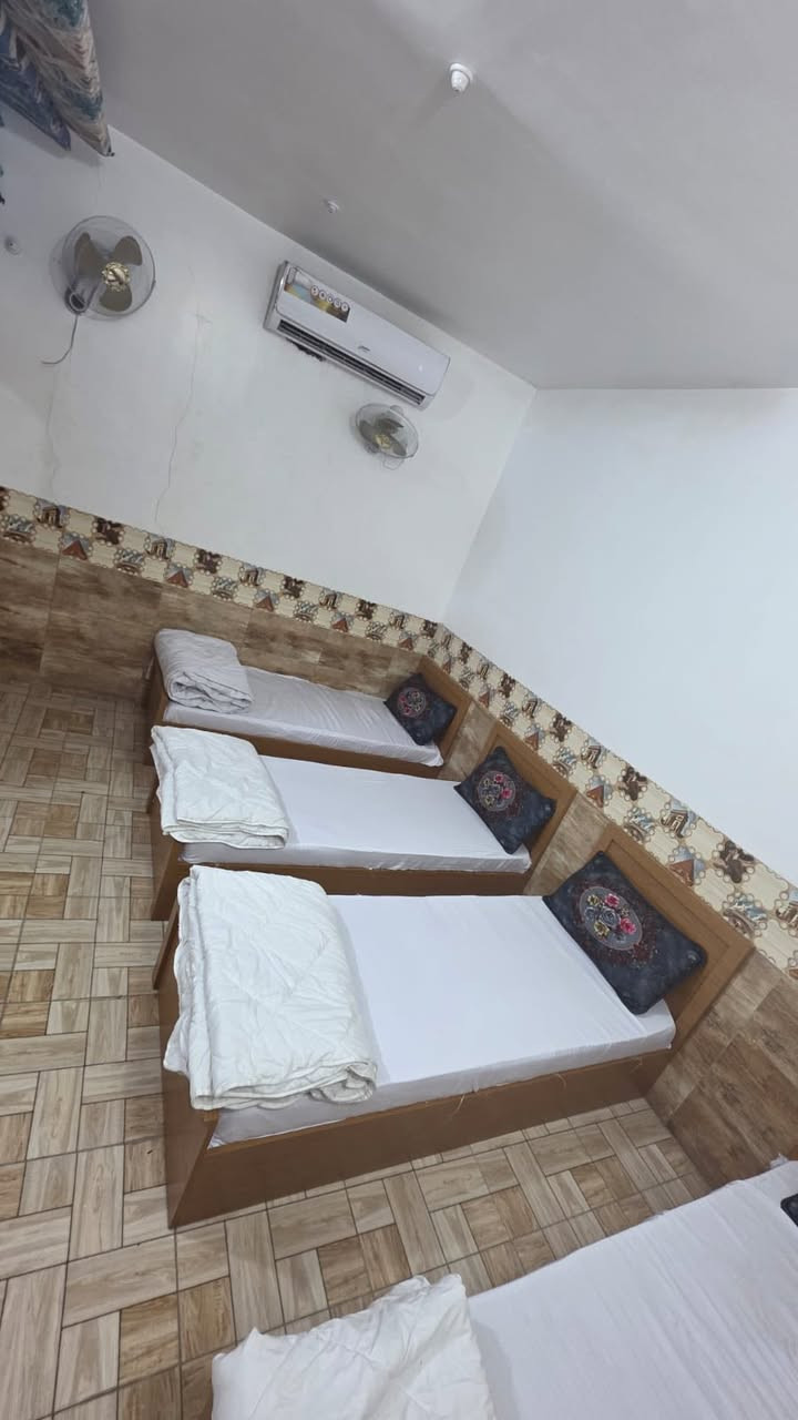 فندق وشقق جنة السبطين
كربلاء شارع الجمهوريه خلف مجمع الكوثر.    
شقق ٤ اسره
شقق ٦ اسره
شقق ٨ اسره
ــــــــــــ
غرف سريرين
غرف ثلاث اسره
غرف اربع اسره
غرف سداسيه
وسويتات ٨ اسره
ـــــــــــ
مصعد كهربائي  + تبريد ٢٤ ساعه+ ماء حار بارد مجاني+انترنيت ٢٤ ساعه+ تنظيف الغرف يومي حسب الطلب+غسيل ملابس مجاني
ــــــــــــــ
كربلاء    شارع الجمهوريه.  خلف مجمع الكوثر. يبعد ثلاث دقائق عن حرم ابو الفضل العباس. عليه السلام
***********

