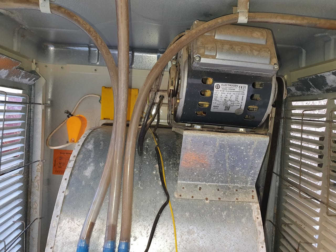 مبردة ألونا الأصلية للبيع مشتغله شهرين فقط سعر الجديدة 270 أني أبيعها بــ 175 / مكاني الشعلة


**إذا كنت صاحب هذا الإعلان وتريد حذفه لأي سبب، رجاءا أرسل رسالة إلى الدعم الفني**