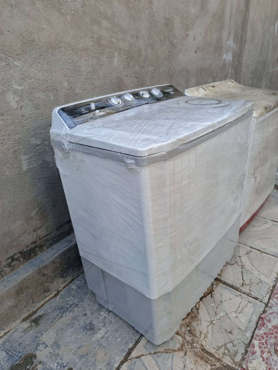 السلام عليكم 
غسالات للبيع جدد نضيفات مواطير نحاس شغالات اي عطل مابيهم تجي تفحص وتأخذ اسعار مناسبه جدا
مكاني كوفه للاستفسار الاتصال على الرقم 
***********
