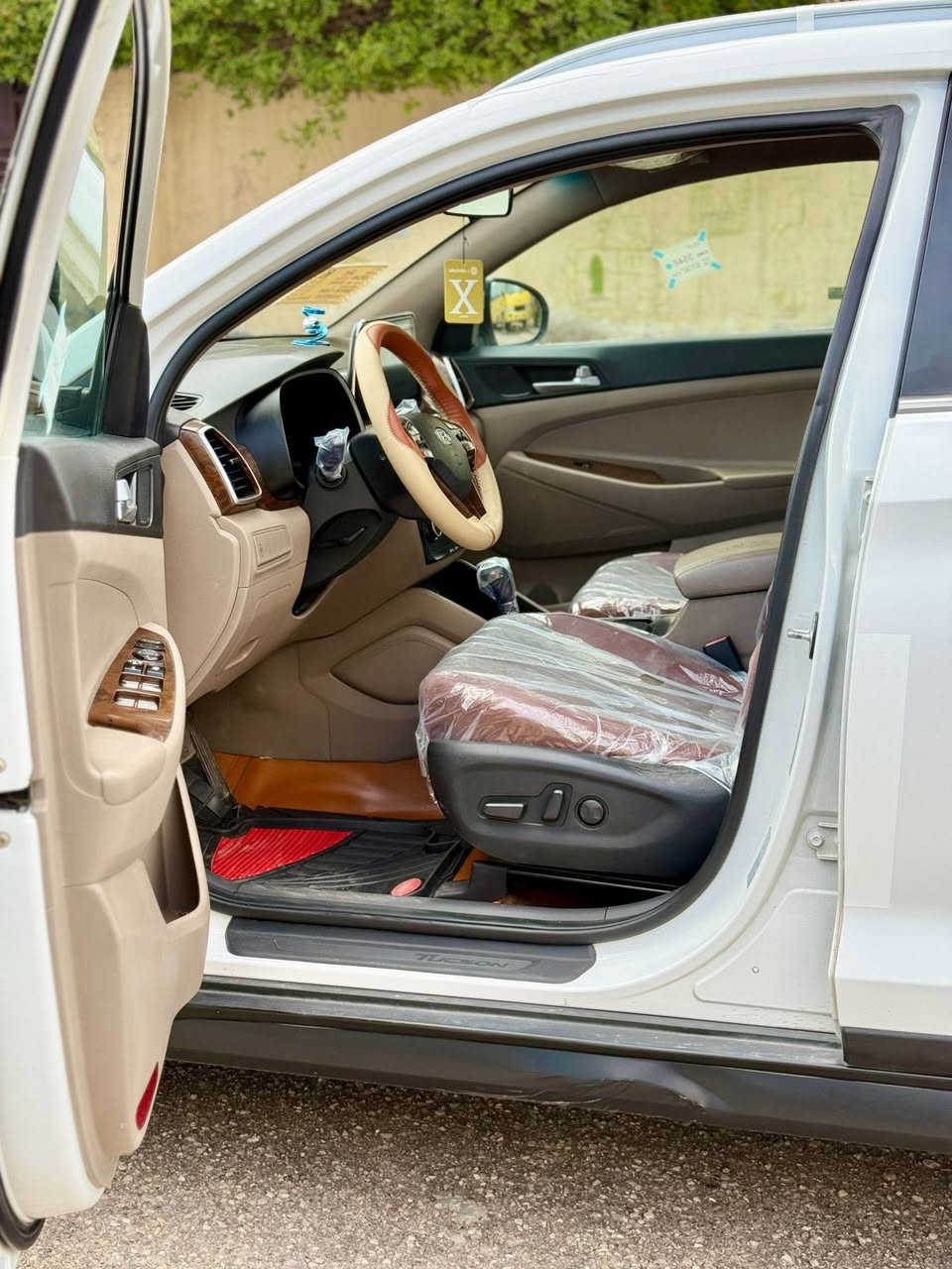 #بيع_مستعجل توسان2019 خليجي رقم بغداد الدولي #السعر172مواصفات فول عده لبانوراما بجم6 عدسات ضوئية محرك 2000 دوش ماشية 80 الف بصمة تشغي لمرايات شفط وترحيب شاشة وكاميرا دوارة حساس أمامي وخلفي دكمة مود درايف خمسة ويل كب تبريد أمامي وخلفي تبريد جكمچه كشنات كهرباء جلد لونين مشمشي و بيجي السيارة بيها الباب مال الصدر مصبوغ ولباقي كفالة عامةمحرك ممفتوح محرك وتبريد كله شركة برغي ممفتوح
#للستفسار***********
