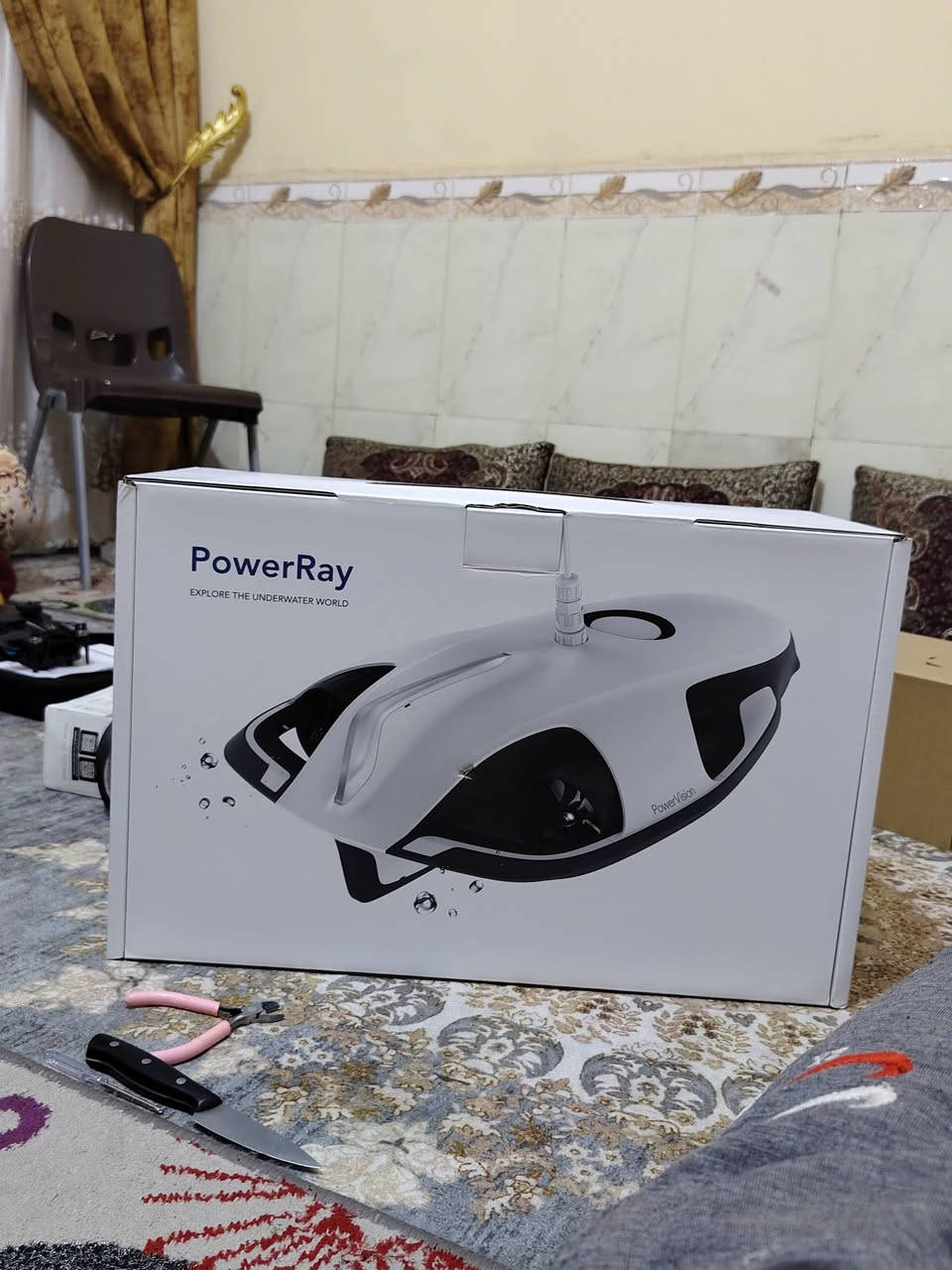 سلام حبايب
لتواصل *********** او عالخاص
السعر ٢٩٠ الف. متوفر توصيل
غواصه درون مائي. 4k تصوير كبس شركه 
عمق. يوصل ٣٠. الى ٥٠ متر تحت الماي
ملحاقات كامله جوستك وكيبلات وشاحنه
وستان تثبيت مو بايل    غير مستخدمه
