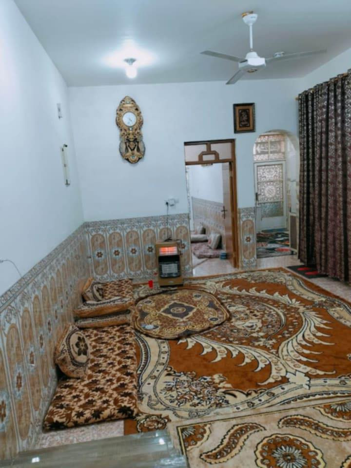 للإيجار 

الشهداء قرب مجمع البرديني 

مشتمل مساحه  125 م  قرب مدرسة المعارف الابتدائيه غرفه طابق واحد 

قفله 300

‭0786 959 8192‬
