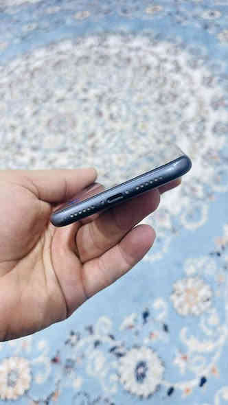 للبيع ايفون ١١ عادي ذاكرة ٦٤ بطارية ٨٤ ما مفتوح سعرة ٢٦٠ الف مكاني بغداد ***********
