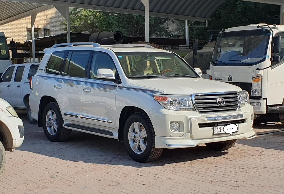 ‏‎السلام عليكم  للبيع 
لاندكروز 🔥 2013 GXR:
السياره احله من الصور بالحقيقه❤️ 
فول مواصفات 1/1 💯 :
🌷 فتحة 
🌷 بصمة 
🌷 ماشية 182الف 
🌷 حساس امامي خلفي 
🌷 ثلاجة 
🌷 كراسي كهرباء 
🌷مري شفط
🌷 شاشة عرض 
🌷كامره اماميه وخلفيه
🌷 8  ايرباك 
🌷 دفع رباعي 
🌷 رقم بغداد  بأسمي انكليزي 
🌷 مري قلاب عند الرجوع
🌷 دوسه ليزريه
🌷 طفايه
🌷 لايت زنون اصلي
حجم المحرك: 4000 
ملاحظة // السيارة  بيها صبغ بالجاملغ الخلفي  
السياره جديدة الحمد لله تخم تاير دلوب حدادية تبريد جاهزة من كلشي مابيها اي نقص 🌹وبالعافية ع تكون من نصيبه🌹
تحويل مباشر  
❤️السعر   ( 378 $ )💸بيها مجال بسيط                   

لاستفسار الاتصال ع الرقم التالي 🚀
 ( *********** ‬)
