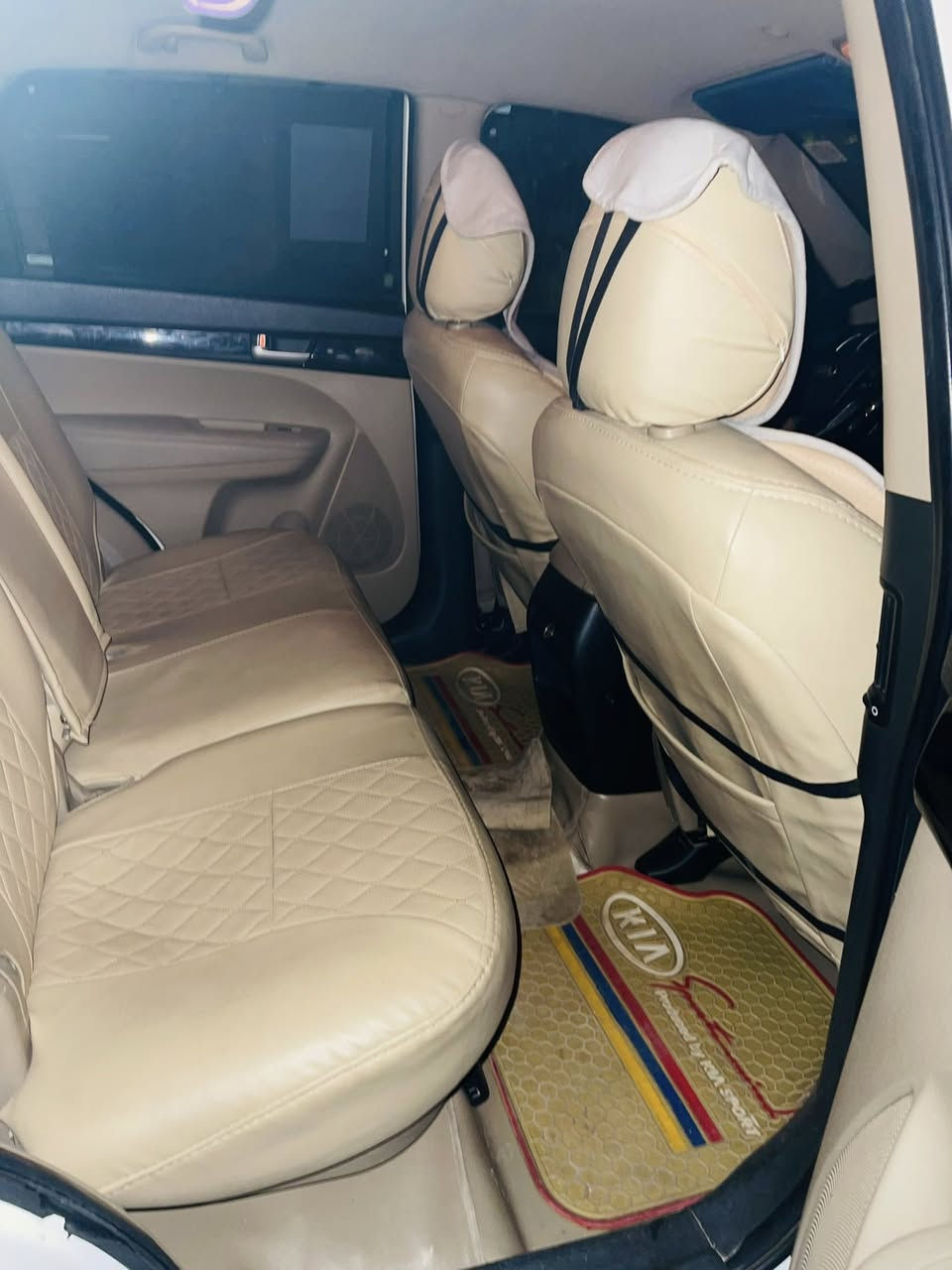 السلام عليكم سورنتو ٢٠١٥ مكفولة كفالة عامة  مع السونار مرفق رقم بغداد دولي /موصفات /بصمة حساسات امامي خلفي/ حدادية  /تخم تاير ٦سلندر /رقم الهاتف ***********/مكان ديالى /السعر ١٩٠وبيهة مجال. (ملاحضة الخاص مقفول)
