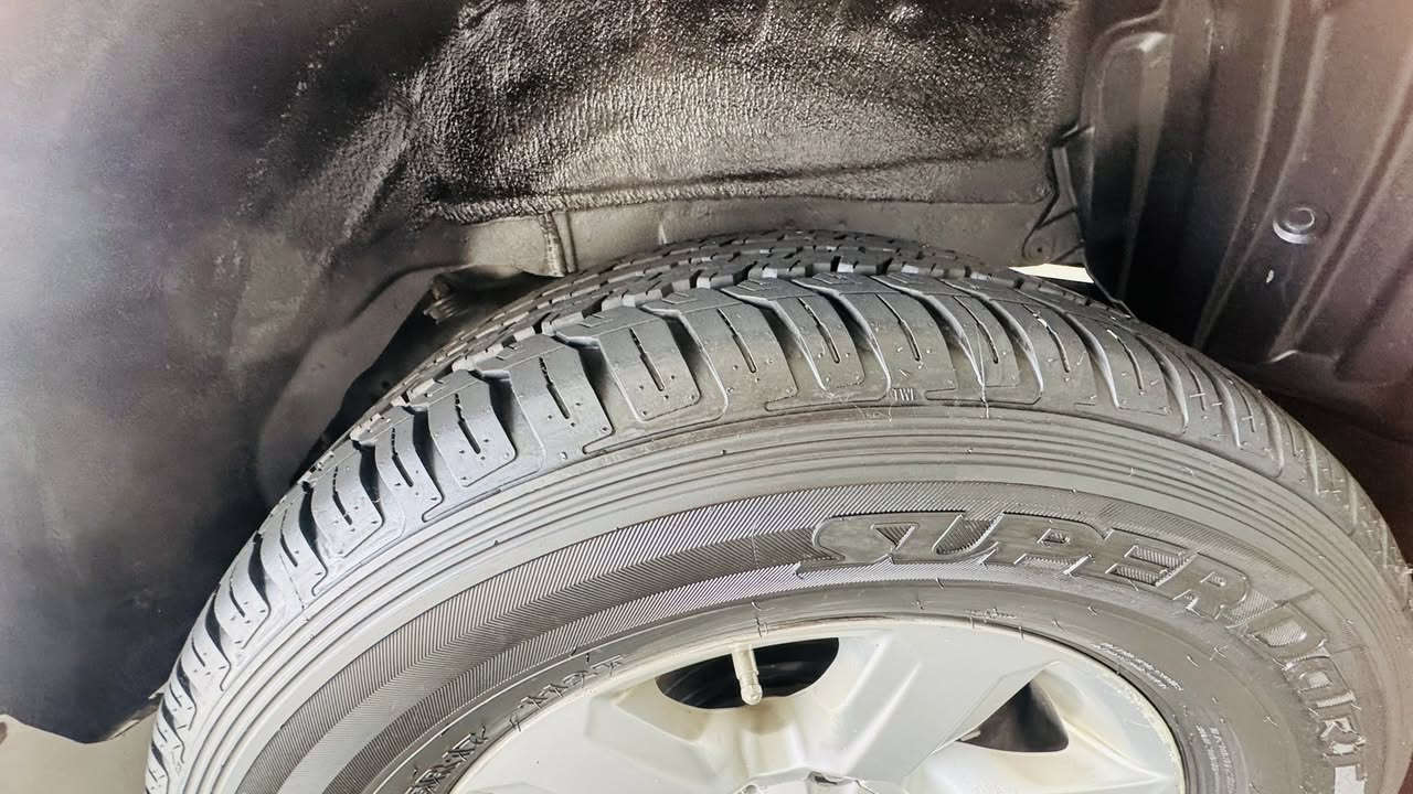 سلام عليكم للبيع برادو موديل ١٤
سيارة جديدة 

رقم بغداد 

فول موصفات 

محرك ٤

كشنات جلد

لايت اسود 

زراك لايت

فول 

بصمه

ماشيه ١٨٠

***********
