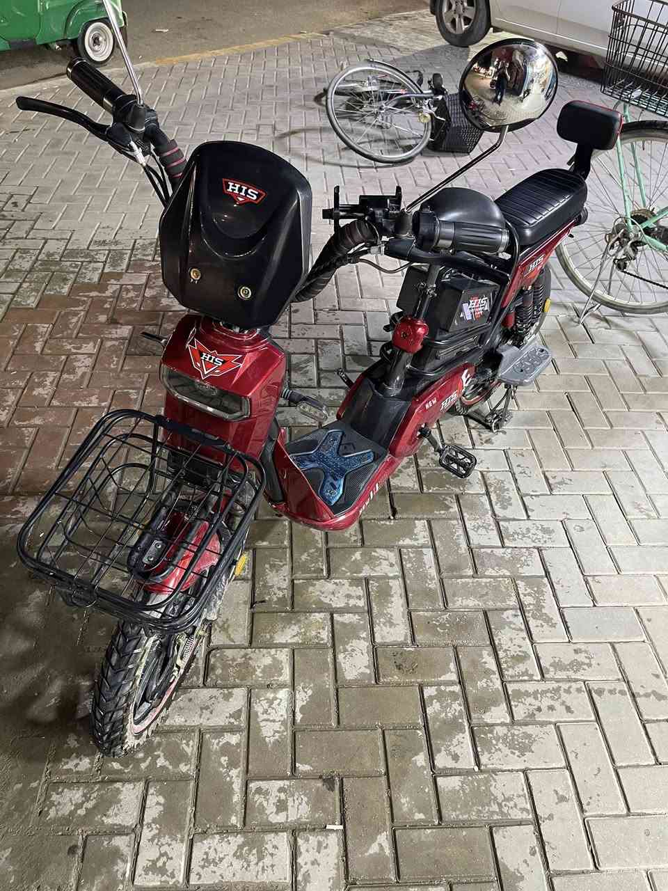 سلام عليكم دراجة للبيع  فقط بطاريات ضعيفه وبريك تخفيف وبريك ثاني يرادله تبديل وبيه طكطكه بالزنجيل وصارله عندي ٦ اشهر واني استعمالي بيه داخل المنطقه يعني من محلي للبيت وسعره ٣٠٠ الف وبيه مجال


**إذا كنت صاحب هذا الإعلان وتريد حذفه لأي سبب، رجاءا أرسل رسالة إلى الدعم الفني**