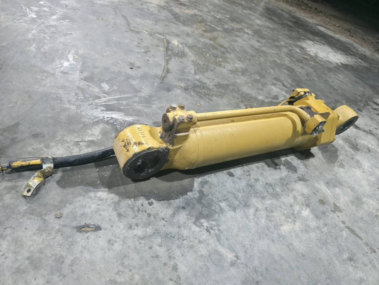 السلام عليكم جك رفع كتر 938G للبيع العنوان بغداد حي الجهاد / للإستفسار الاتصال على الارقام/ ***********
