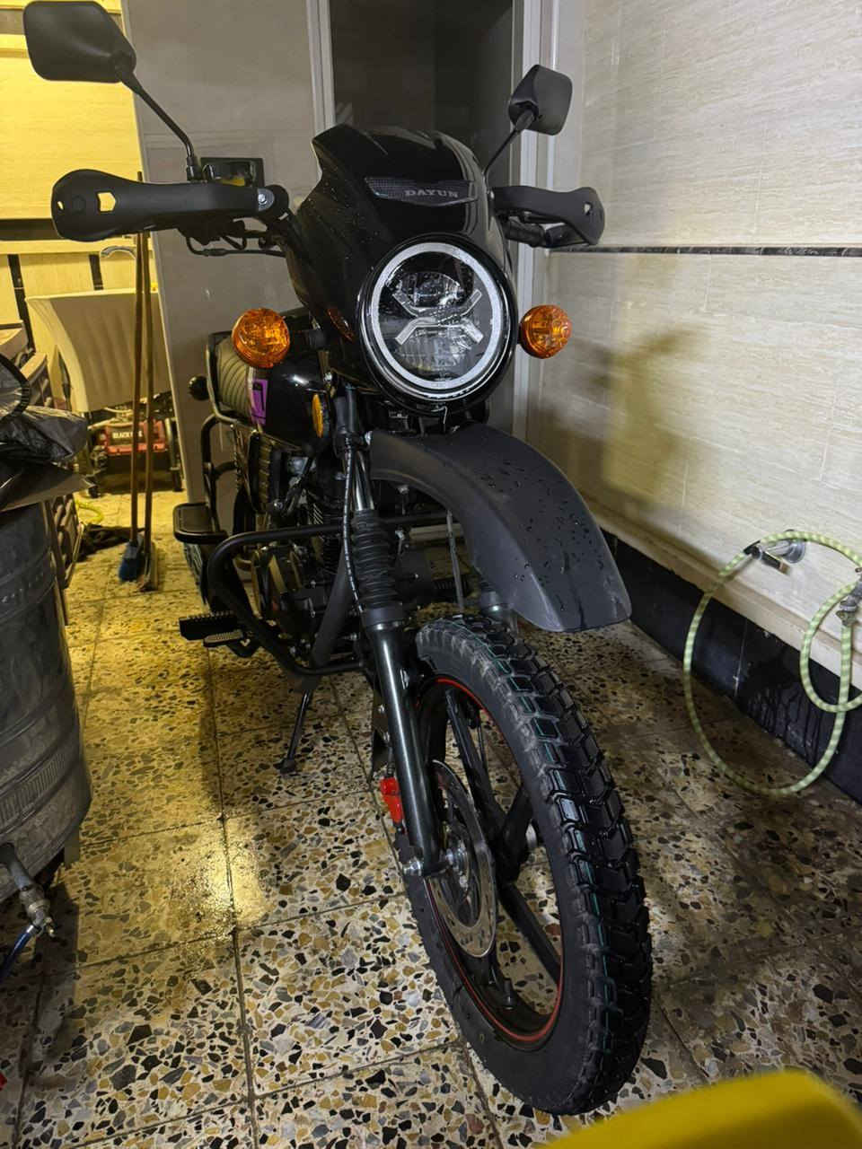 سلام عليكم دراجه دايوان موديل 2026ماشيه 270الف ماصار اسبوعين من نزلتها رايده 1600مكاني بغداد الأمين الثانيه رقم ***********
