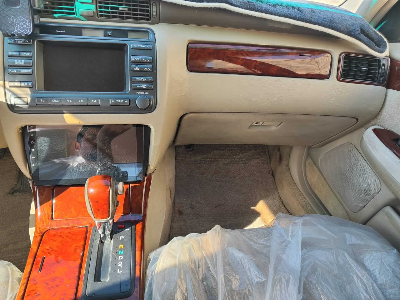 السلام عليكم ملكه مديل 2000  دكمتين سياره (كصه قماره)  فقط محرك vvt 3000 رقم نكليزي ابسمي تدفئه تبريد سياره شغاله من طول لطول بيه فقط هاذ ضربه والباقي مكفول كير محرك كفاله
مكاني البصره القرنه ***********
السعر 125 وبيه مجال
