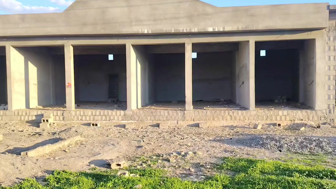 خمس محلات للبيع
طول المحل 8.50 متر
وعرض المحل 3 متر
وترك مترين +صحيات 
الرصيف 18 متر
الموقع طريق المنزله قرب نبراس الحمداني الگصاب
السعر 55 وبيها مجال
للتواصل ***********
