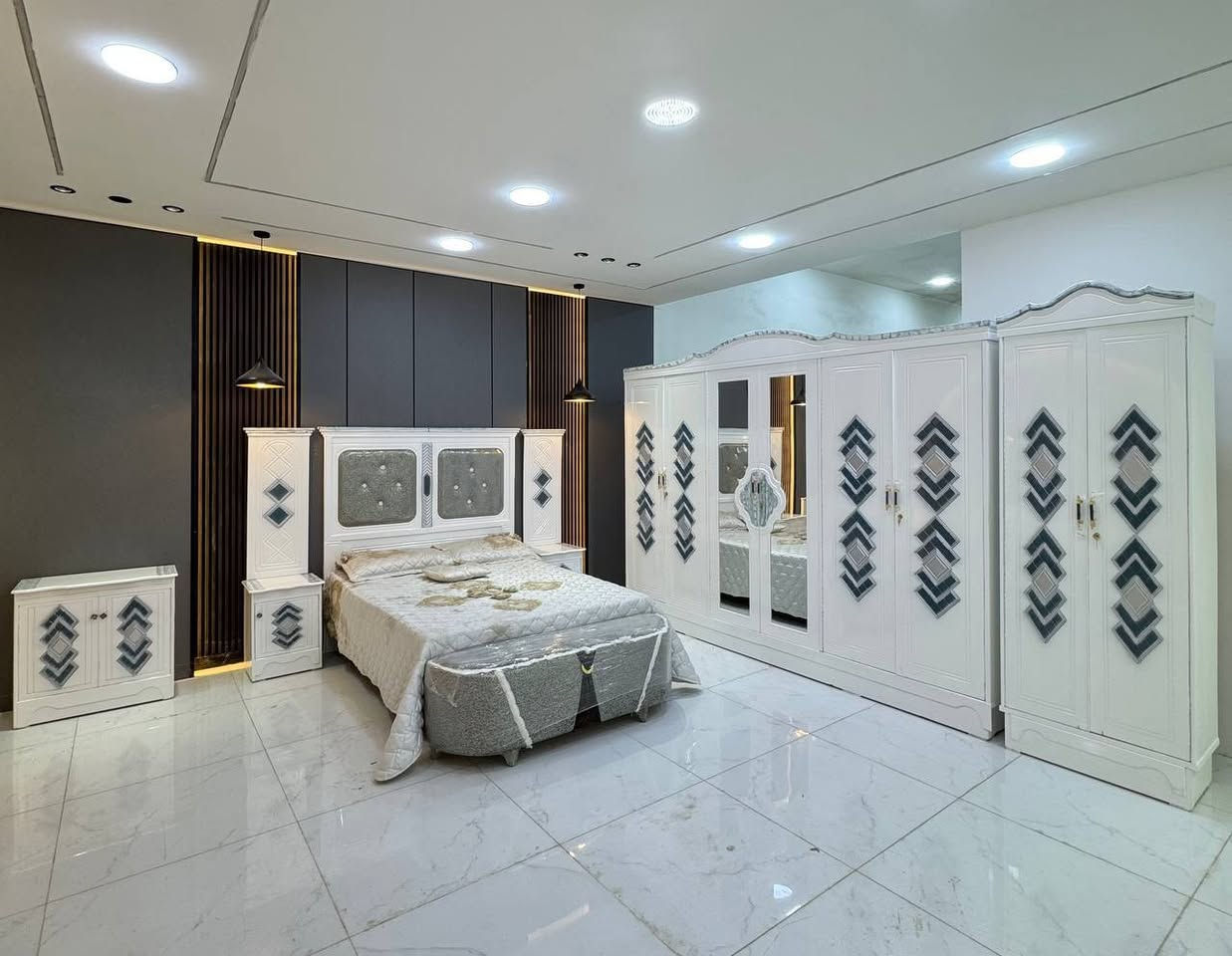 السعر // مليون فقط 
🔅تفاصيل الغرفة المرمري  ....

 خارج ٤ملم ام دي اف 🔺
وداخل معاكس ٣ملم 
صبغ حراري  درجة اولى 

عدد القطع  ٧ قطع 😍
🔺1 //جرباية  قياس  ١٦٠ × ٢٠٠ 
🔺//ميز جانبي ايسر قياس ٥٠
🔺2// وميز  جانبي  قياس ٥٠
🔺3// زاوية ارتفاع مترين عرض ٨٠
🔺4// وميز بلازمه  
🔺5//وميز مراية ارتفاع مترين عرض ١٢٠
🔺6// وكنتور ٦ باب  ارتفاع مترين و١٥ طول ٣ متر و١٥

القطعه الثامنة حسب الطلب شازلون
سعرها ٥٠ الف ❤️

(توصيل مجاني مركز بغداد )
التوصيل يشمل الشد مجاني 🔥
(اطراف ٥٠)
باقي المحافضات حسب البعد
شازلون سعرها ٥٠ الف
شازلون مخزن ٧٥ الف


**إذا كنت صاحب هذا الإعلان وتريد حذفه لأي سبب، رجاءا أرسل رسالة إلى الدعم الفني**