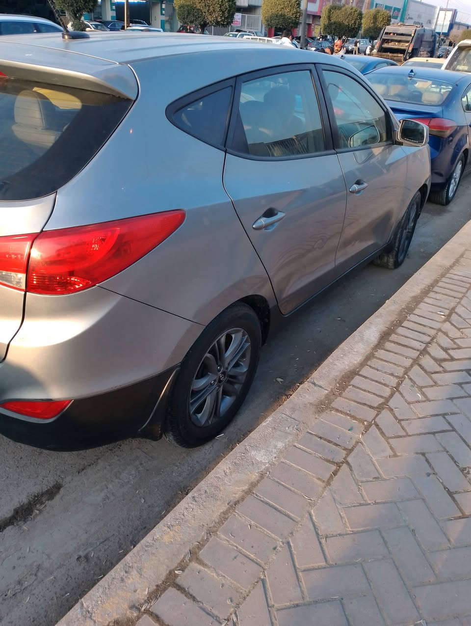 توسان موديل 15 امريكي حادث بنيد مصبوغ السعر 128مجال قليل العنوان بغداد الحبيبيه قرب  ساحة الحمزه ت ***********
