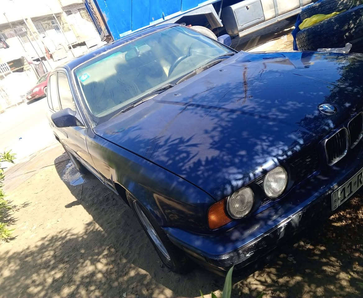 السلام عليكم بيئم موديل 93 للبيع بسمي السياره بيها بس الكير   السعر 36 وبيها مجال حك الجيه ***********
