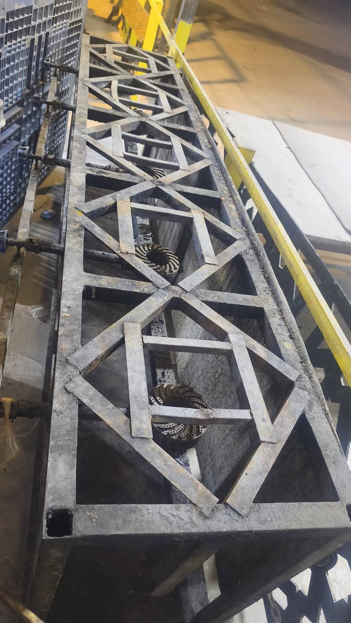 سلام عليكم طباخ 5 عيون وميز الطول 4 متر مكاني بغداد الدوره ***********
