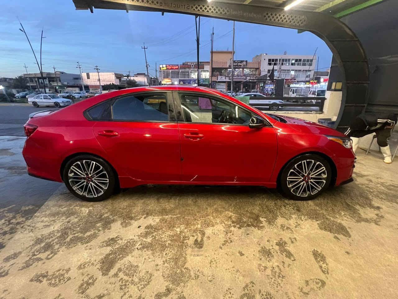 السلام عليكم 
فورتي (2020)  فئة( GT) اعلى فئة🔥بالفورتي
محرك 1600 تيربو 201 حصان
كير DCTدبل كلج 7 نمر
ماشيه (٩٣ ) م
رقم بغداد ر
المواصفات ...
1.بصمة تشغيل + ابواب + صندوق
رمز Gt على دشبول🔵
(شفتات ستيرن)🚀🚀
4..شاشة كبيرة مع نظام تشغيل ابل كار بلي
5.واندرويد اوتو
كاميرا دواره (وضعيات عدد2)
7.انظمة قيادة سمارت+ وسبورت+ ونورمال
.كشنات جلد حضن مطرز احمر مع علامةGT
9 .نظام سماعات
10..لدات داخليه متغيره الالوان( بلادي)
11.قطعتين تبريد
12.دركة D  شكل رياضي مع ختم GT
13.رادر امامي+ وتحديد مسار + كروز سرعه
14.قياده ذاتيه
15..نقطة عمياء
16..كات دوسات جانبية بلادية
17.دبل اكزوز
#لايتات_لد امامي خلفي بلادي +لد نهاري
ويل كب  حجم بلادي رياضي
حادث امريكا قبق جنطه وبيها جاملغ خلفي صبغ وبيها سونار سيارة بدون ارباك بدون دواخل ابدا 
#مكاني_كربلاء 
السعر مناسب جدا للاتصال 👇
*********** كربلاء, العراق
