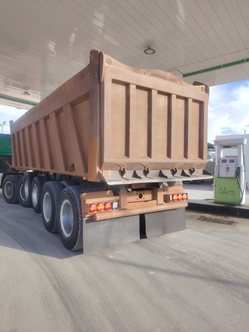 سلام عليكم عربانه نساف للبيع دناكير ١٦ مكفولة سعر ١٦٠ مكان ديالى ***********
