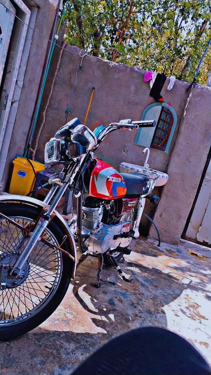 السلام عليكم دراجه تايگر موديل 21 للبيع الدراجه ربع ماتذب عليها تركب وتمشي عليها مكينه محمدية شلعه خير من الله لاتبخير ولاتنقيص سعرة ٣٢٥ وبيها مجال بسيط 
***********
