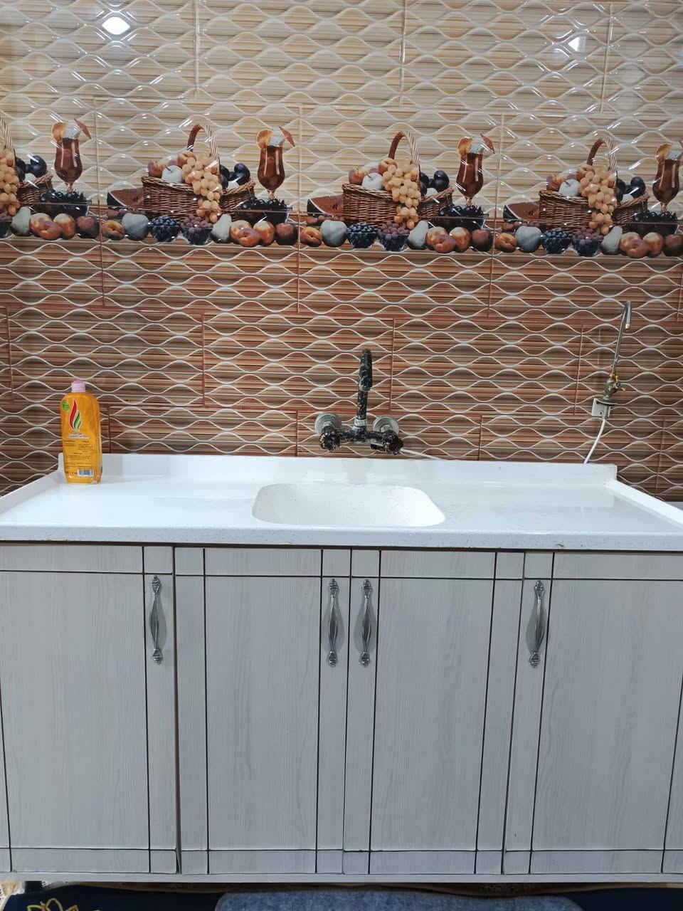 سلام عليكم ، كاونتر كبس خشب للبيع سعر 500 الف كلشي مبين بالفيد ***********
