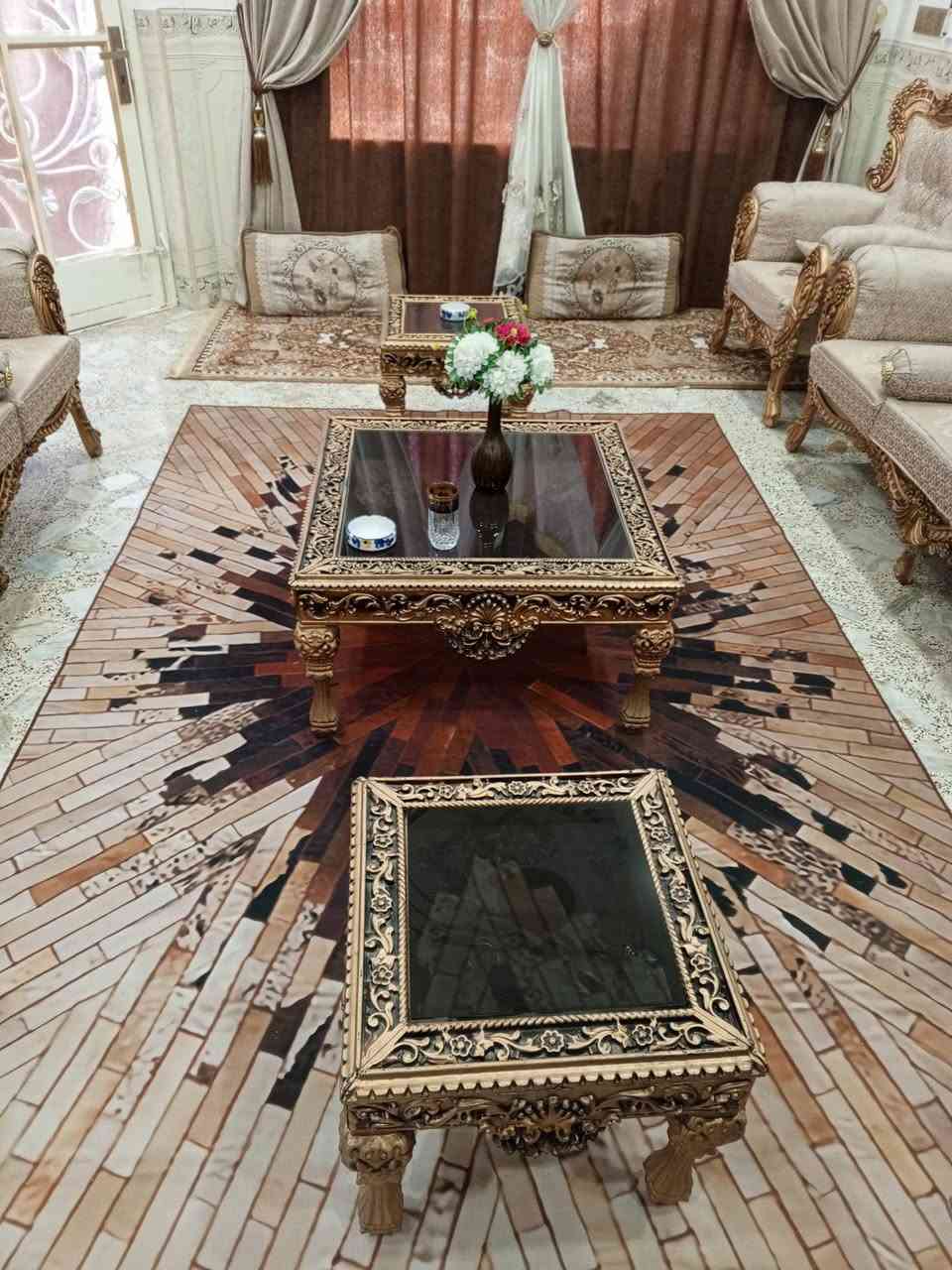 تخم ملكي ١٠ مقاعد مع ثلاث طبلات وكوشات كاملة نضيف جداً للبيع للتواصل اتصال على رقم الهاتف***********
