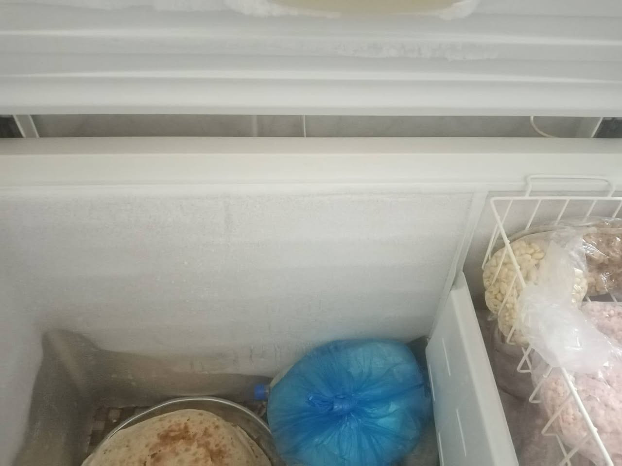 مجمده للبيع حجم كبير نضيفه جدن شرط عل فحص تأخذها السعر 250وبيه مجال مع راوتر ونانو الشهداء الثانيه الصكلاويه ***********
