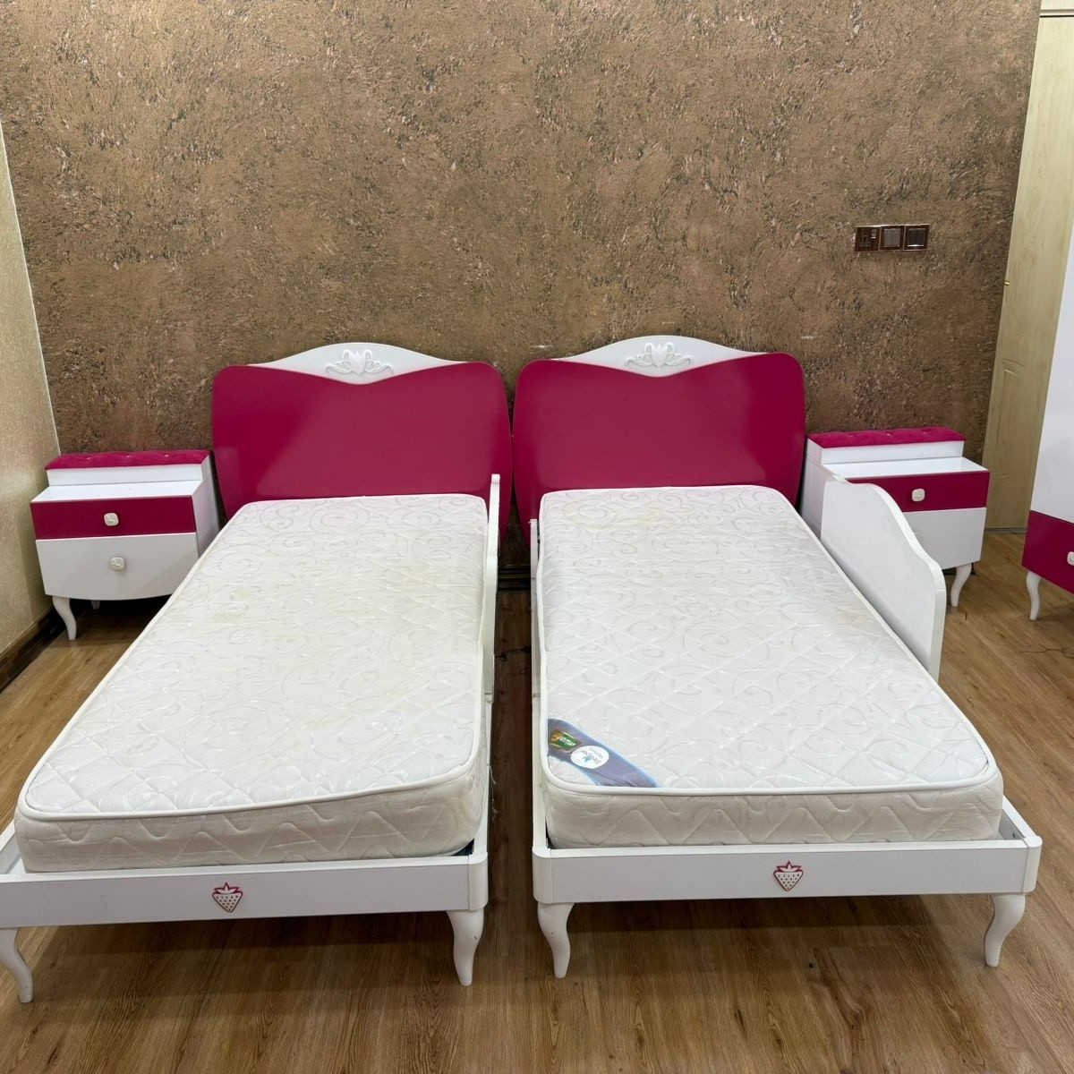 ژوری نوستنی گەنجان زۆر تایبەت مارکەی شلک خۆی زۆر گران بە هایە بەڵام سعری ئێستای زۆر هەرزانە دومانگە کڕدراوە لۆک لۆکە 10 پارچەیە بە دۆشەکەکانەوە کۆمێنتێ بنوسە نرخو زانیاریت پێ دەگات بە نامەیەک
*********** viber واتساپ
*********** viber واتساپ
*********** korek
ناونیشان سلێمانی کانی سپیکە
گەیاندنیش هەیە بۆ هەمو شارەکان
گۆڕینەوەش ئەکەم بە کەلوپەلی ناوماڵ
