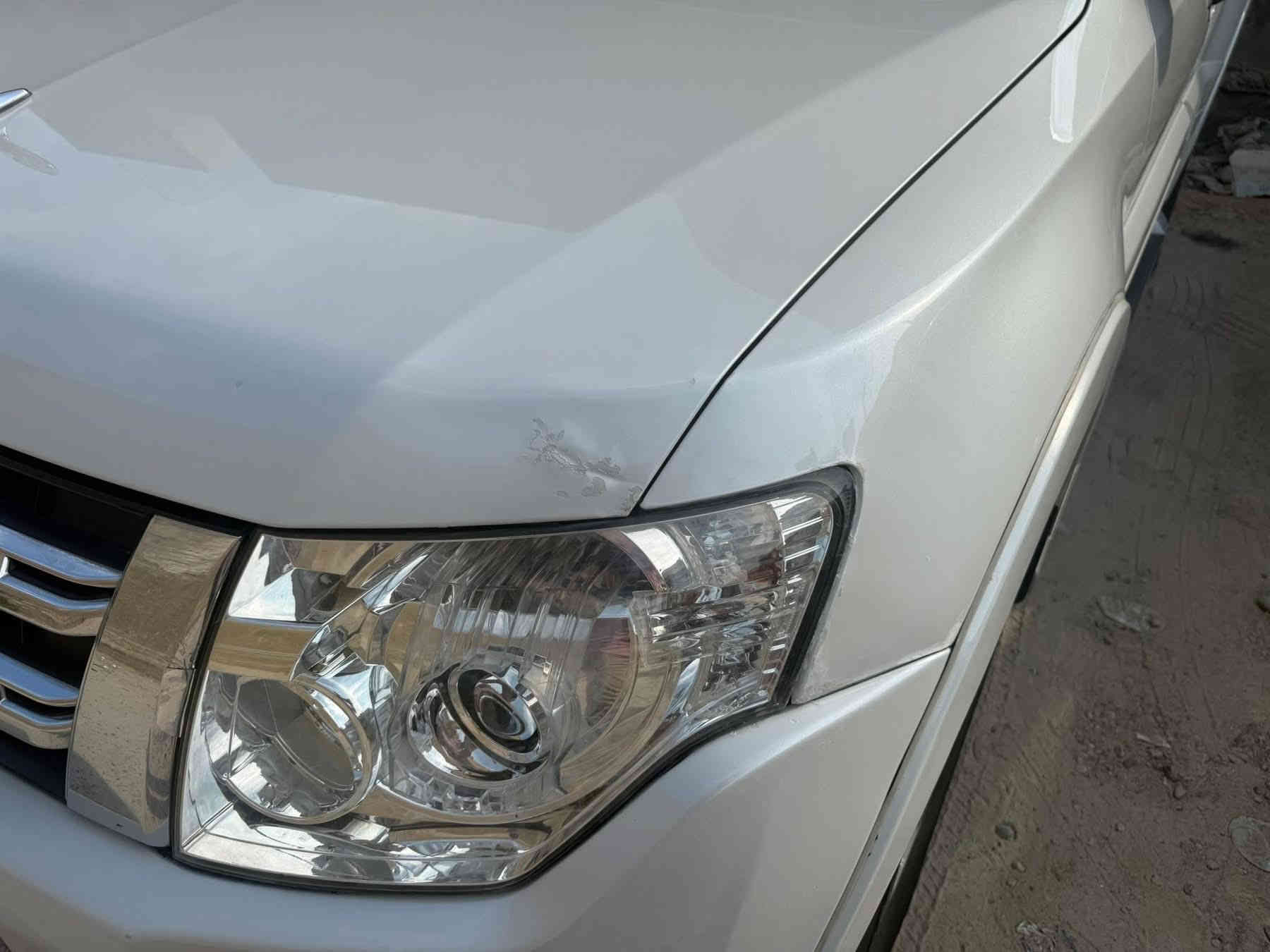 السلام عليكم 
باجيرو موديل (٢٠١٤)   فول مواصفات حبتور ١/١ كوشن جلد  سقف سلايت تحكم استيرن فور ويل  وتحديد سورعه ثلاجه  مرايه شفط تبريد مركزي (٣ )مقاعد فور ويل٤×٤ لايت زينون زراگات لايت سيستم سماعه امپري فاير دمام  سياره جديده  تخم اطارات   محرك (٣٥٠٠) گير ومحرك وحداديته مكفول ماشي (185) الف گشرمكفول من صبغ  و تعديل  وتبديل فقط تكحيل بصيط بيهه سعره (182) ورقه مكانه بغداد السيديه  (***********
