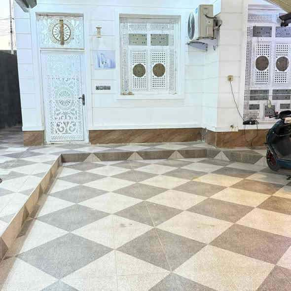 يتوفر لدينا دار طابقين ركن  للبيع في الرمادي منطقة البوفراج بالقرب من ماركت الطيب 

يتكون الدار من استقبال وكلدور و هول و صالة و غرف عدد 4 و مطبخ و مجموعة صحيات داخلية و خارجة علمآ الطابق الأول معزول عن طابق الثاني درج خارجي جميع المواصفات في كل طابق 

علمآ الدار مؤثث من سبالت و منظومة كامرات و تخم و خزانات ماء و  غيرها

جميع الخدمات تتوفر من ماء 2 خط و كهرباء و مدارس و تبليط 

الدار فول مواصفات 

شارع 7 م
مساحة الأرض 350 م
طابو زراعي سند 25 
تنازل مباشر 

السعر 225 مليون و قابل للتفاوض. 

*********** احمد
