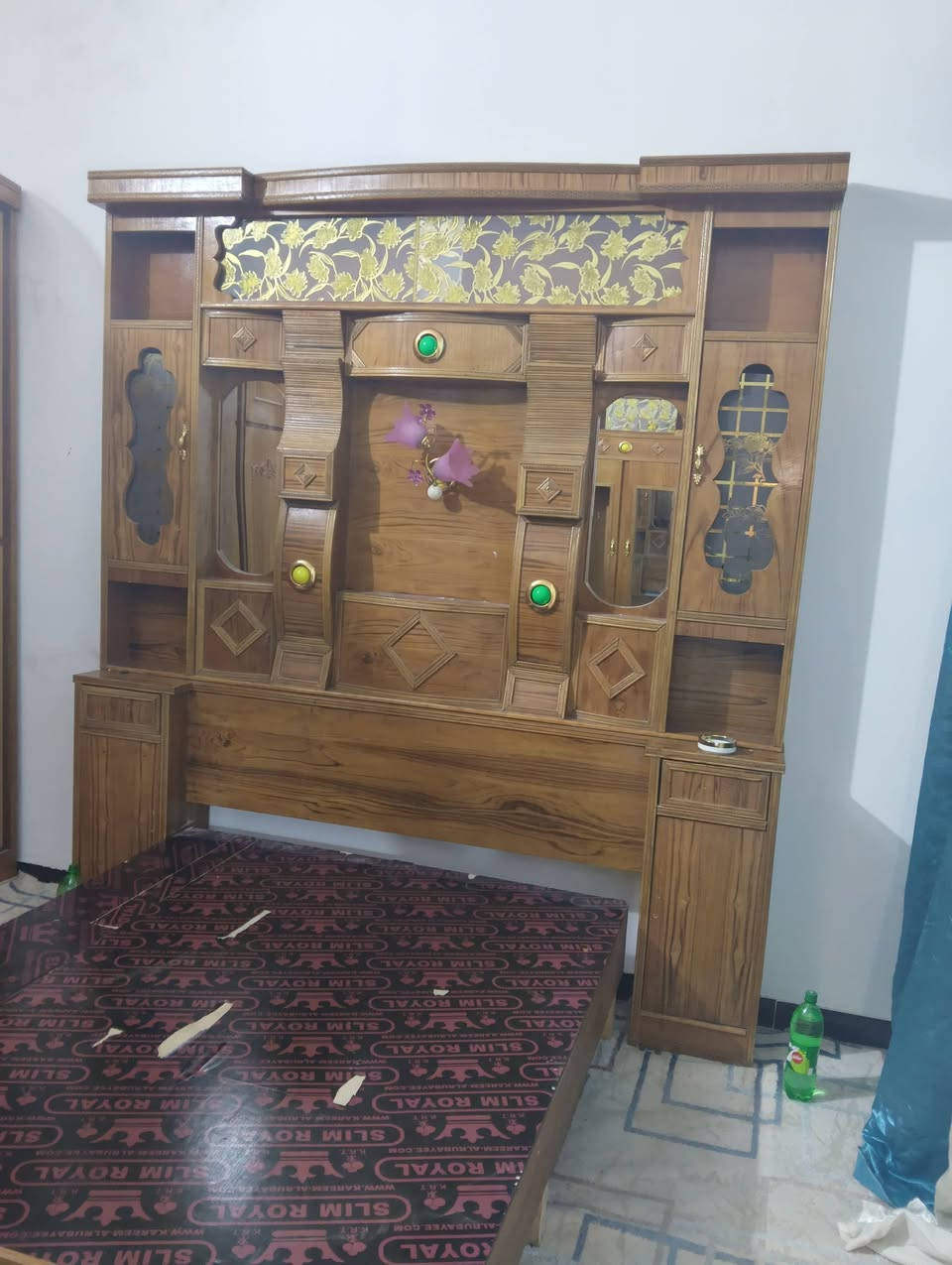 غرفة عراقي صاج طبيعي مستعمله شي قليل 6 ابواب قاطين السعر 800 وبيه مجال اتصال علا  الرقم//***********//***********// مكان فلوجه
