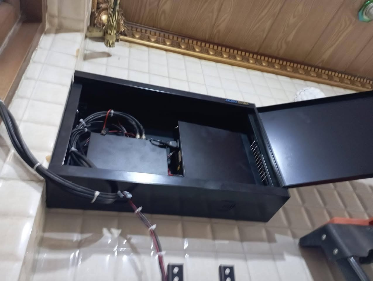 جانب من عملي في منطقة سريدات الجديدة تجهيز حسب الطلب  والمواصفات تأمين  احد المنازل بكاميرات داهوا الاصليه 
  4 جنل  دقة 2 ميكا صوت وصورة ملونه ليلي نهاري  تم تغذيتها بواسطه ups ليثيوم 220 فولت وربطها بنظام محولات خارجيه لضمان وصول الفولت كامل الى الكاميرا  تم تسليك بكرة واير مسلح 4 خطوط بطول 185 متر لاربع كاميرات 
للستفسار مراسلة الصفحة
او الاتصال على رقم
***********
