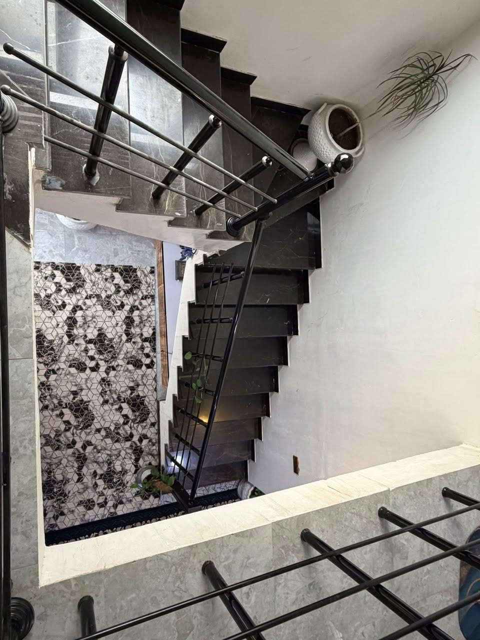 سلام عليكم بيت بناء حديث ابو غرق حي لحوراء يبعد عن شارع كربلاء ٧٠٠ متر نزلت سيد دريس زراعي ٢٥ لمساحه ٣٨٠ / ***********
