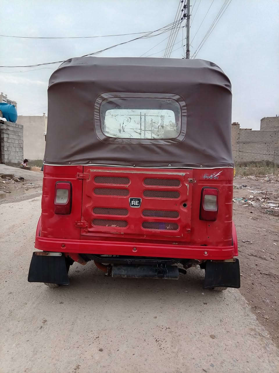 تك تك موديل ٢٠١٨سعرها ٣٦٠٠وبيها مجال العنوان بوب الشام قرب جامع الساده الطوال مكينتها ٢٠ اوراقها المصطفىللاستسفار الاتصال على الرقم ***********
