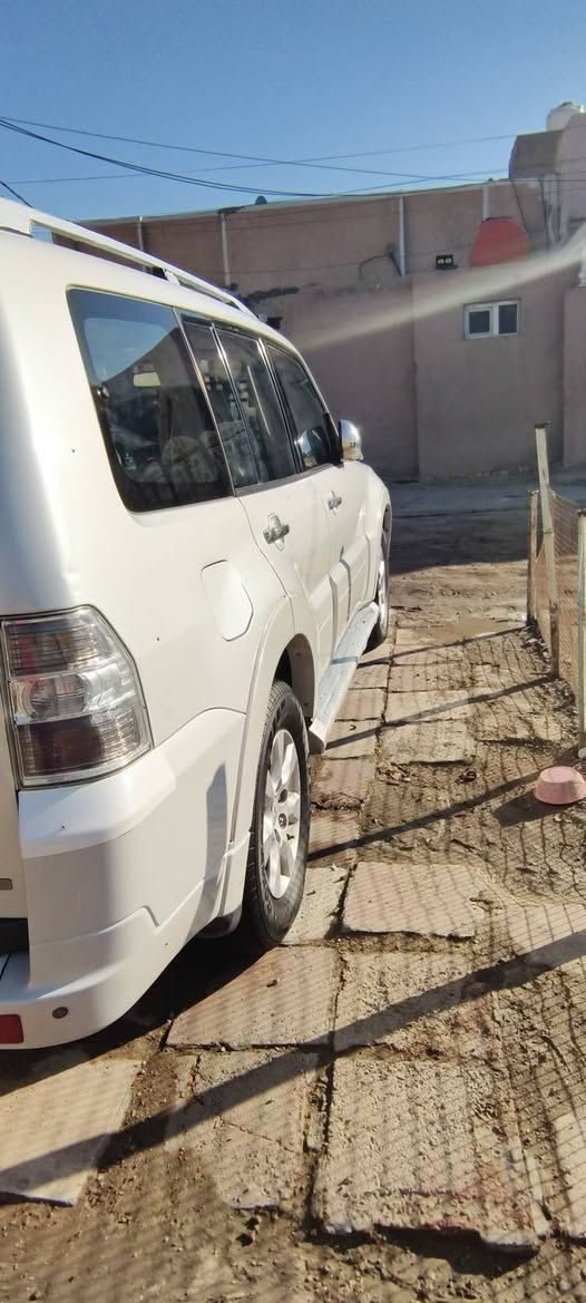 سلام عليكم باجيرو 2010 سياره جائزة من كل نواحي سياره فول رقم دولي سياره حداديه كير مكينه كلشي جائزة ***********
