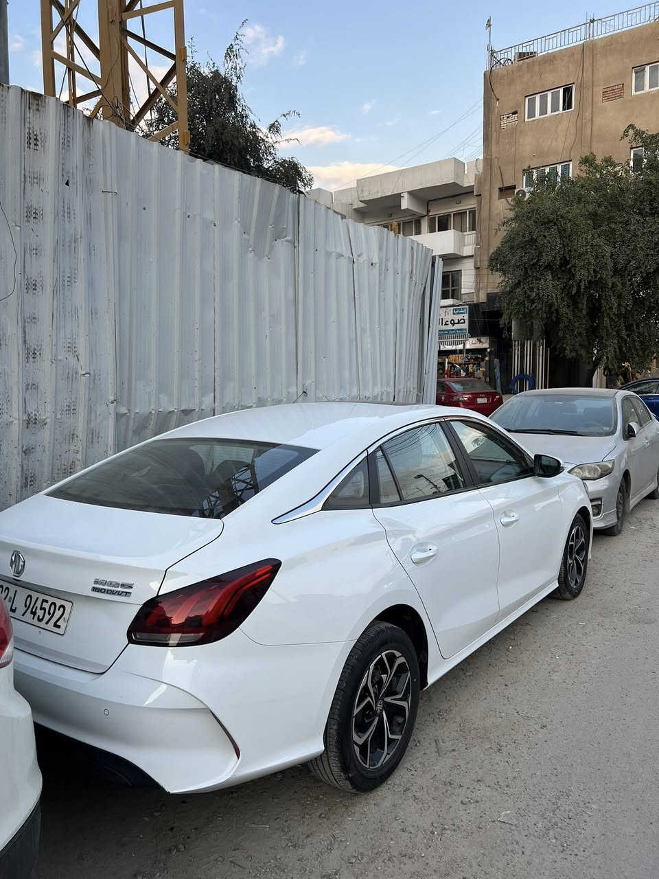 السلام عليكم اخواني للبيع ام جي. شكل ال GT.   موديل 2024 رقم اربيل وبأسمي مكينه 1500 بدون تيربو السياره فول الفول. سلايد بجم زنون داخل جلد شاشه كار بلي  داخل لونين اسود واحمر اشاير مري فول الفول ماشيه 33 الف   بيه بدايه جاملغ الامامي جهه السايق بارد بسيط اثر طخه. وبيه بالبنيد اثر طلقه وملصحه. وباب سياق شخط وموضح بصور كل تفاصيله السعر 112 وبيه مجال لشراي   مكان سياره بغداد المنصور تقاطع الرواد 
للاتصال ***********
