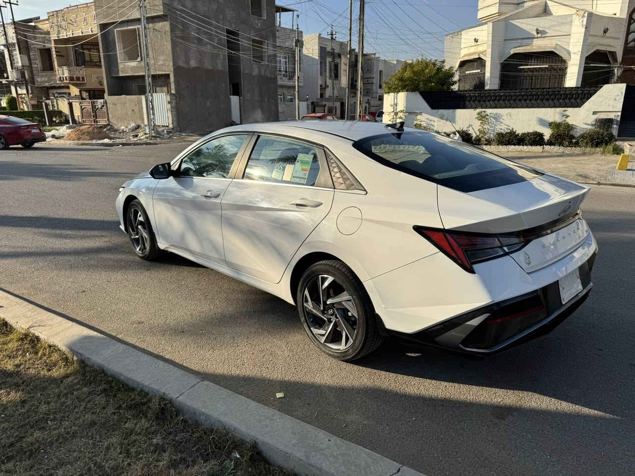 📅 الموديل: 2024
⭐ الفئة: فل كامل
🚘 اللون: أبيض
📍 الوارد: خليجي

🔧 المحرك والقير:
▪️ محرك 2.0 بنزين اقتصادي
▪️ قير أوتوماتيك ناعم
▪️ دفع أمامي

🎯 الراحة والتقنيات:
▪️ تشغيل بصمة + دخول ذكي
▪️ شاشة لمس كبيرة
▪️ Apple CarPlay / Android Auto
▪️ مكيف أوتوماتيك
▪️ مثبت سرعة
▪️ شاحن لاسلكي
▪️ فتحة سقف ☀️

🛡️ الأمان:
▪️ كاميرا خلفية
▪️ حساسات أمامية وخلفية
▪️ نظام مانع انزلاق
▪️ ABS + EBD
▪️ مساعد المسار
▪️ نظام النقطة العمياء

✨ الخارجية:
▪️ مصابيح LED أمامية وخلفية
▪️ جنوط ألمنيوم
▪️ مرايا كهربائية مع إشارات

📌 الحالة:
▪️ استخدام شخصي
▪️ نظيفة جدًا
▪️ خالية من الحوادث بيها رصعة على كد الابرة بدون بارد وبدون صبغ كفالة عامة
▪️ جاهزة للفحص

💰 السعر: 190 قابل للتفاوض للجادين
📍 الموقع: بغداد – السيدية
📞 التواصل: ***********
