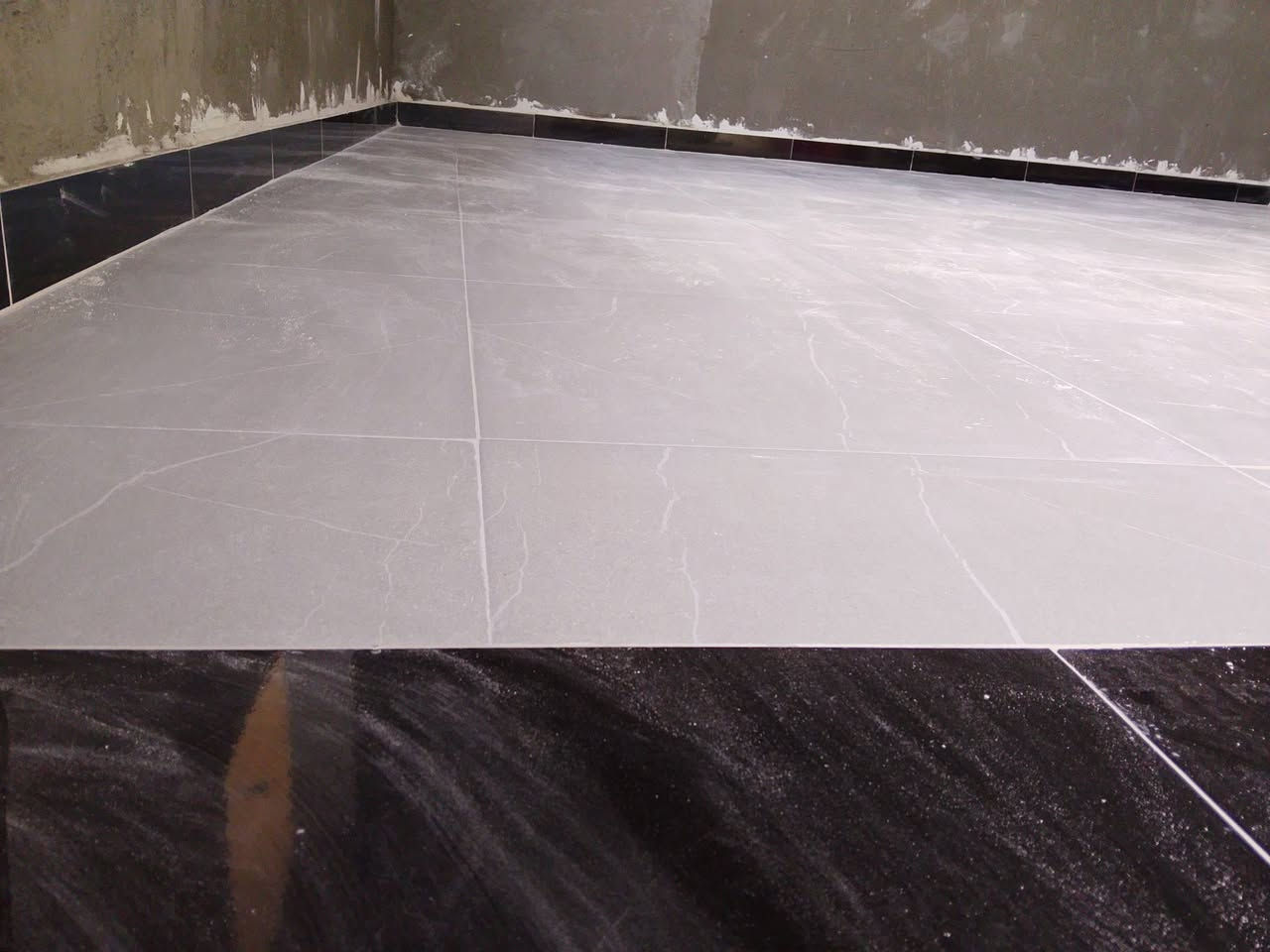 سلام عليكم خلفه سراميك تطبيك درجه اوله جداري أرضي لوح خابرني وبيك خير وتدلل ***********
