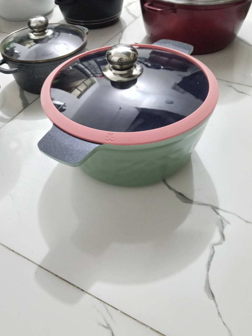 السلام عليكم شباب أغراض منزلية ورد أشجار جهاز رياضة كرسي هزاز دوشك طفل ماعون ملكي كاسات طاوة ثقيل كلشي موجود بصور الشراي يتواصل ***********
