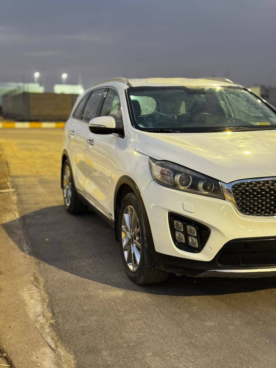 سورنتو موديل 2016 وارد خليجي ماشيه 130 رقم ذي قار بسمي مكفولة التبديل  صبغ الباب الخلفي خفيف مواصفات فول 1/1عدا البنورامه
جلد قرميدي بصمه شاشه جبيره
سايد بريك دكمه
  كراسي جلد وكهرباء 6 سلندر 7 راكب 3 قطع تبريد جنطة كهرباء حساس امامي خلفي شاشة  . اخوان سيارة جديدة جدا وجاهزة من كلشي وسعره ارخص من السوك شراي اتصل وتدلل ***********
