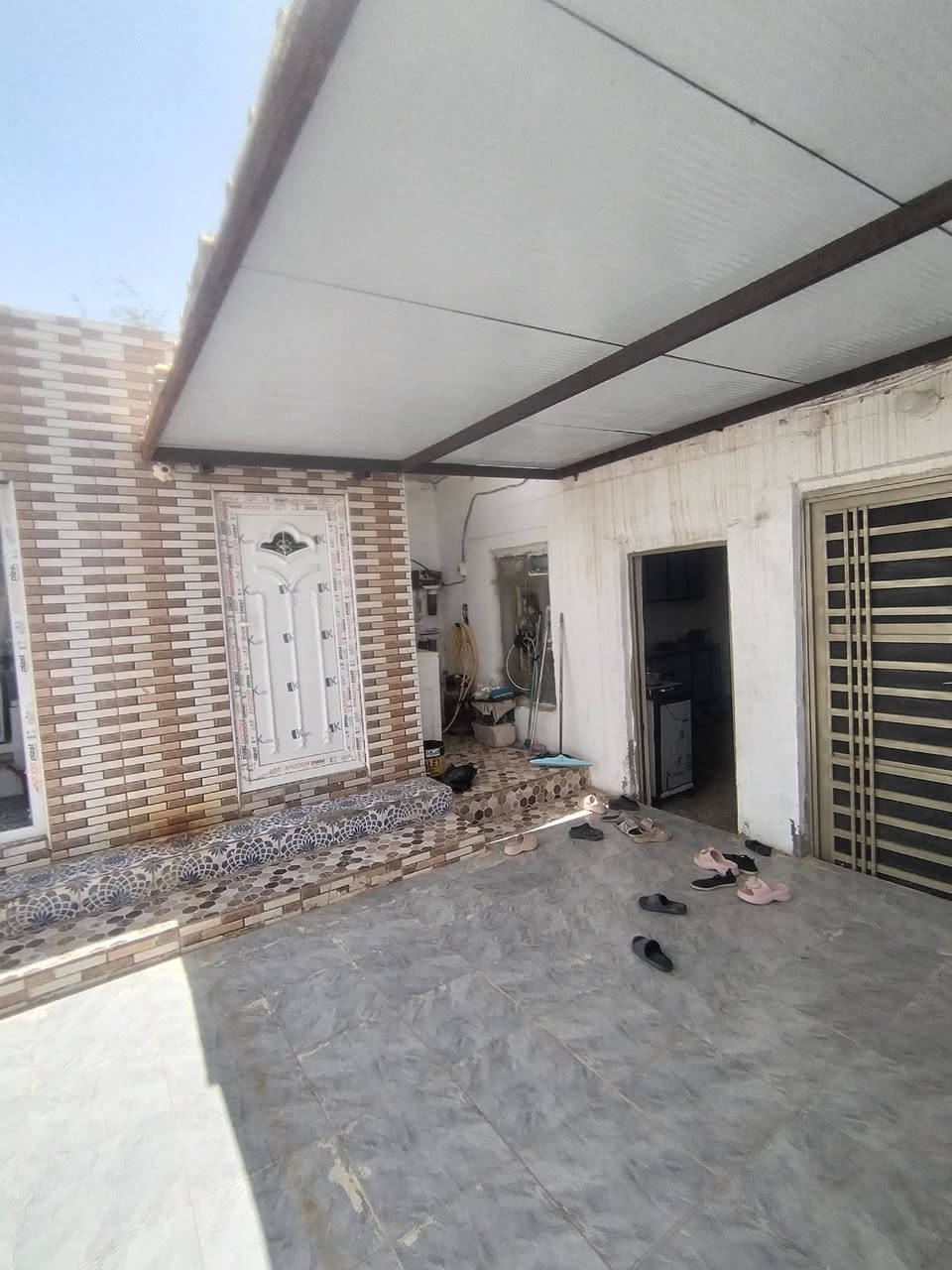 🔴 بيت للبيع
المساحه:200 متر
🔴 البناء غرفتين وصاله ومطبخ وديوان وصحيات خارجيه ففط مع وجود ترك حول مساحه البناء 
🔴 تتوفر كافه الخدمات ماء ومجاري يبعد عن التبليط 200 متر فقط.
🔴 السعر: 42 وقابل للتفاوض.
لتواصل : مرسلتنا خاص. او الاتصال علا الرقم التالي
(***********)
العنوان📍 : قرب قرب السيطره القديمه مجاور ديوان خضير عسوري

🔴ملاحضه : البيت ترميم جديد متعوب عليه كلش.
