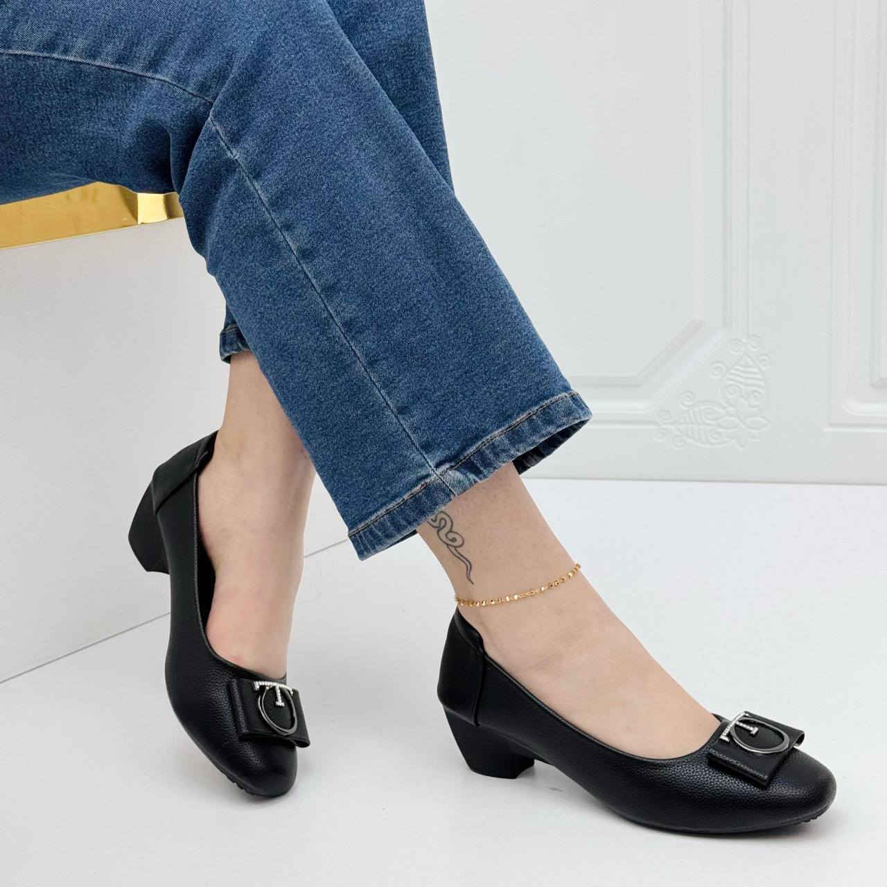 يسعد مسائكم بالخير زبائنا الكرام 
كل ماهو جديد ومميز تجدونه لدى احذيه وحقائب علاء 
حذاء كعب مفصول ارتفاع ٣ سم بشرط جلد طبيعي وزن الريشه خفيف جدااااا وطبي وبشرط ماركات عالمية قياسات خاصه ٣٩ ٤٠ ٤١ ٤٢ ٤٣
موديلين بالمنشور الألوان والاشكال في الصور 
للحجز مراسله البيج او واتساب ***********
توجد خدمه توصيل داخل القضاء وجميع محافظات العراق
