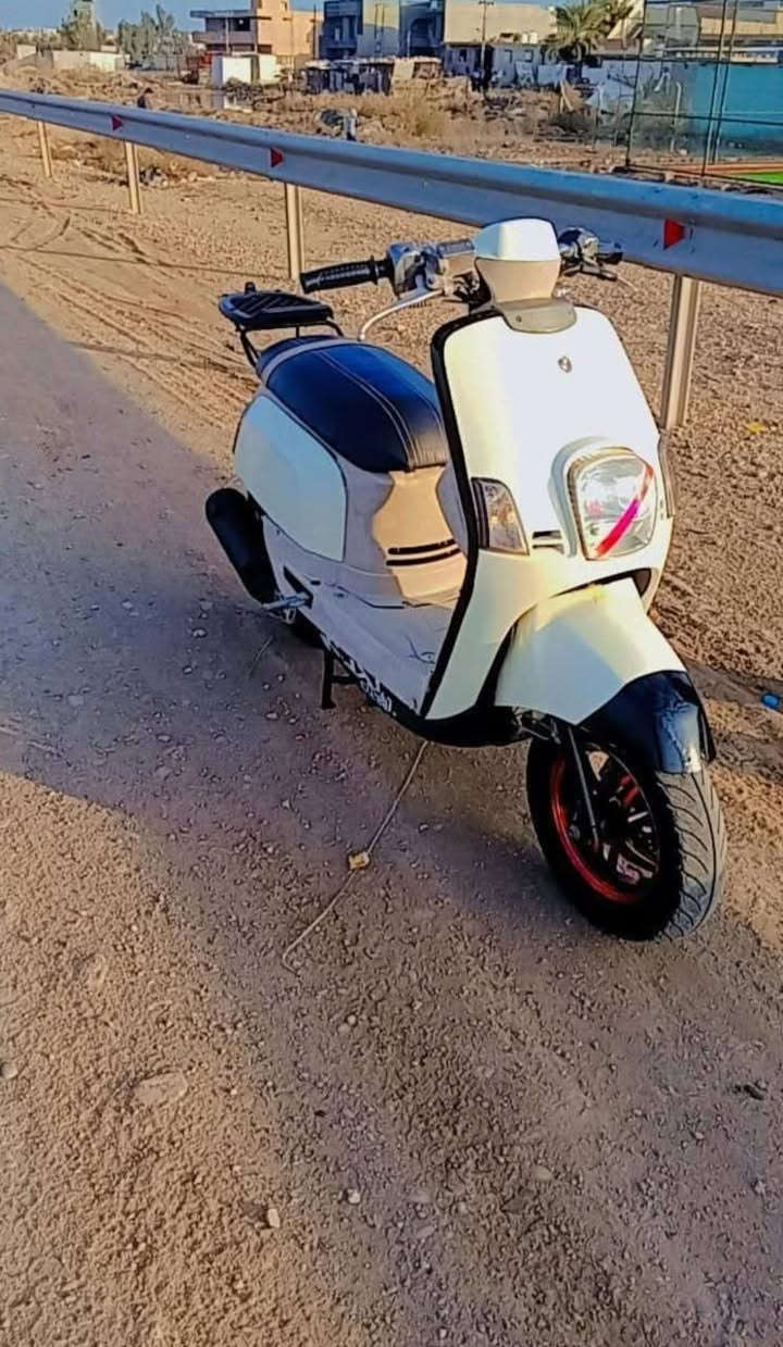 السلام عليكم
🛵دراجة ماكس بوليس( بيع او مراوس ) 
خير من الله كاملة
سلف هندر كهربائيات كلها شغالة
مكينة كاملة ما مفتوحة السعر 550 وبيها مجال 
متواجد خاص للاتصال ***********
