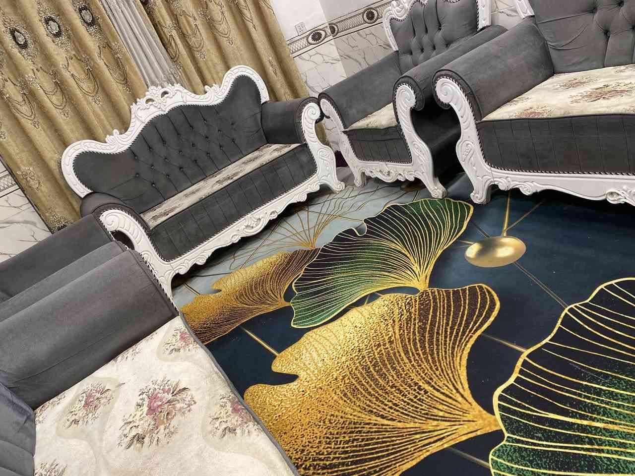 تخم ملكي 10 مقاعد نضيف اخو الجديد اي ضرر مابي السعر 425 وبي مجال المكان كربلاء ***********
