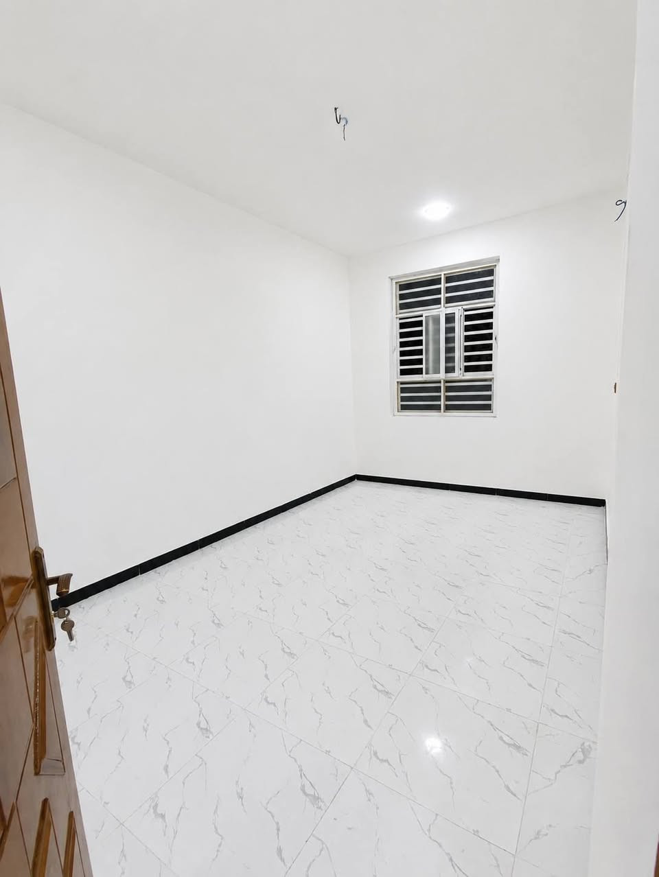 بيت 150 متر بالإسكان الصناعي النزله الأولى
الطابق الأول طارمه استقبال وصاله وغرفتين نوم ومطبخ وصحيات داخليه وخارجيه ومنور
الطابق الثاني يتكون من 4 غرف نوم وصاله وصحيات
السعر والتفاصيل فقط واتساب متواجد ***********
