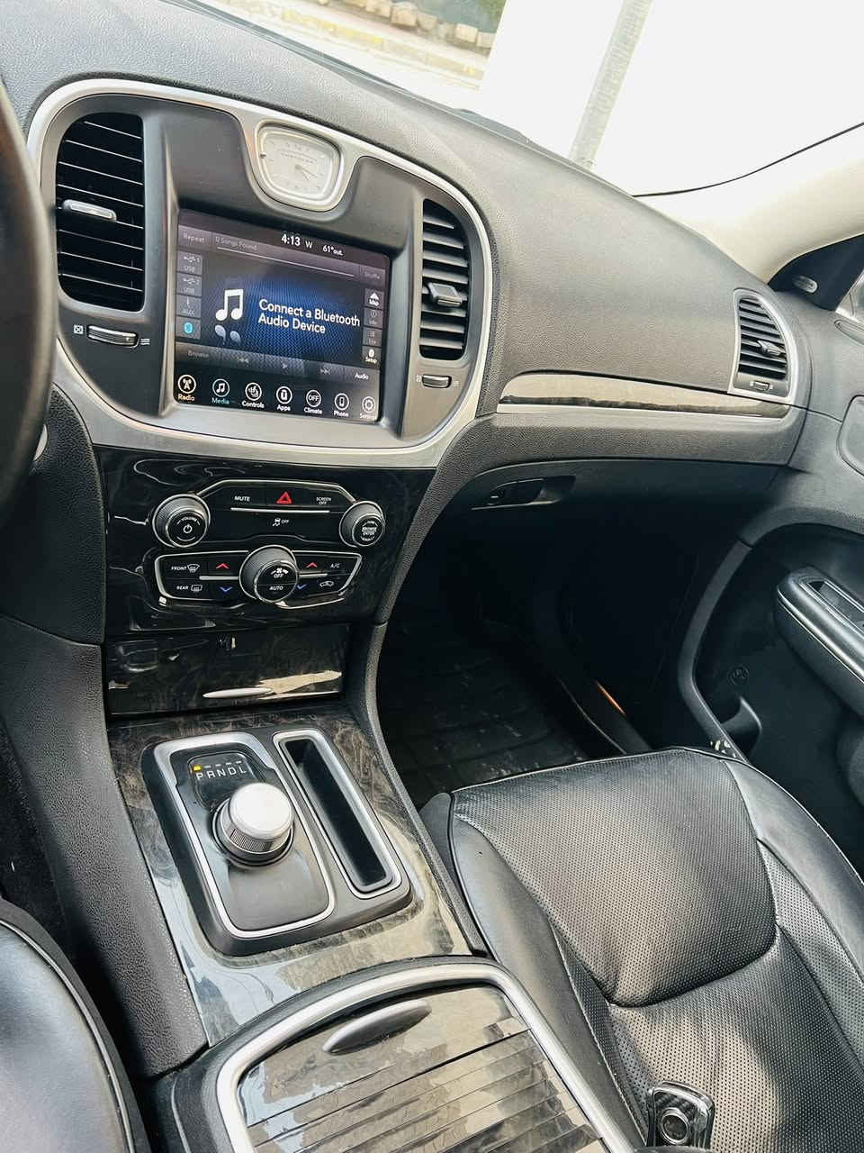 سلام عليكم
اوباما 2017 
رقم سليمانية سنوية جديدة مع دفتر بانزين
عداد السيارة 95510 ml 
المحرك 3600
كير ومحرك شرط
حدادية شرط
مواصفات السيارة (c) معروفة مواصفات ال c فول مواصفات 
سيارة بدون ضرر فقط باب السكن بي تعديل بارد على كد اصبعين فقط بدون قطرة صبغ
باقي السيارة كفالة عامة وشرط من الدعامية لدعامية
مكان السيارة كركوك
شرط التحويل
سعر السيارة 267 وبيها مجال بسيط 
رقم صاحب السيارة ***********
غير متواجد عل فيس
